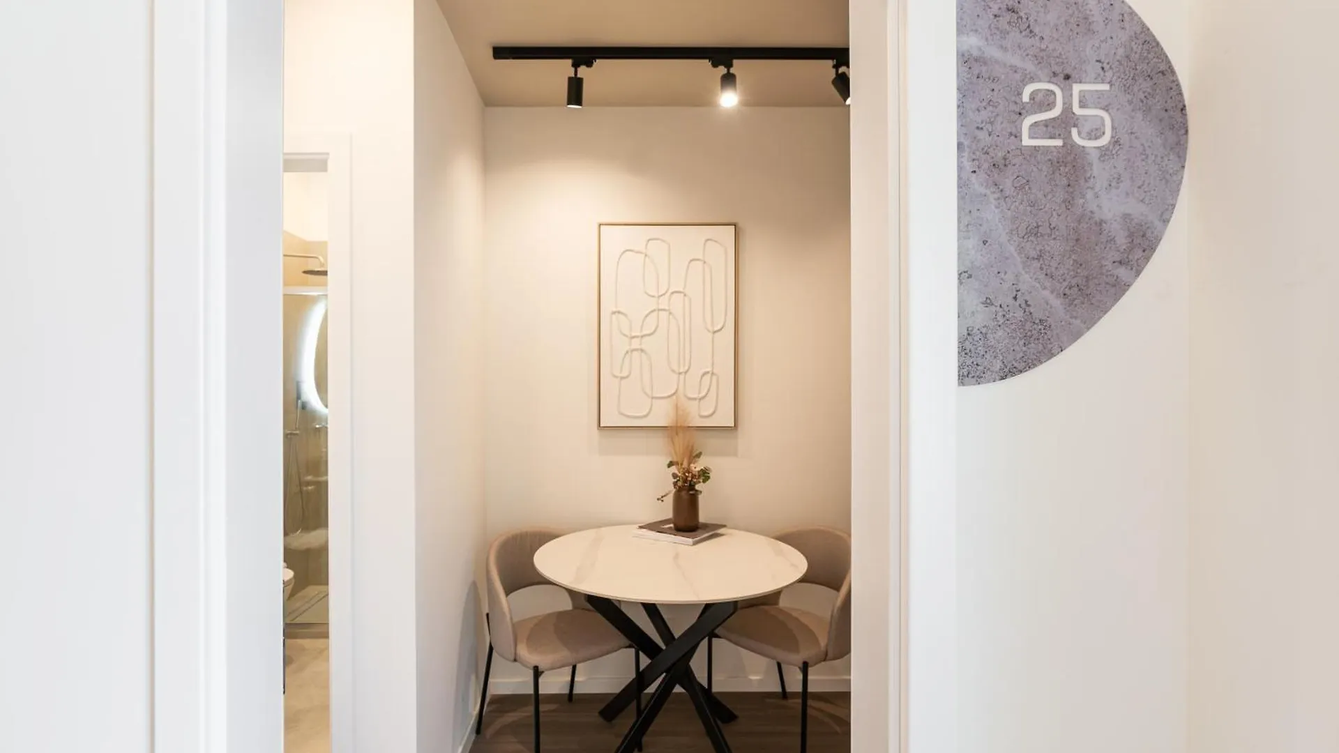 Oasis Luxe Boutique Suites By Bqa Budapest 0*,  Hungary
