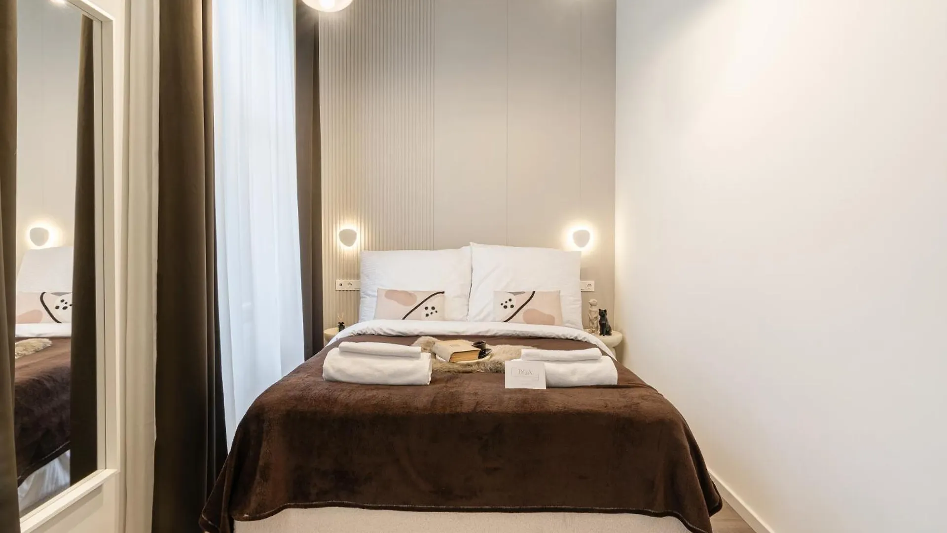 Bed & Breakfast Oasis Luxe Boutique Suites By Bqa Budapest