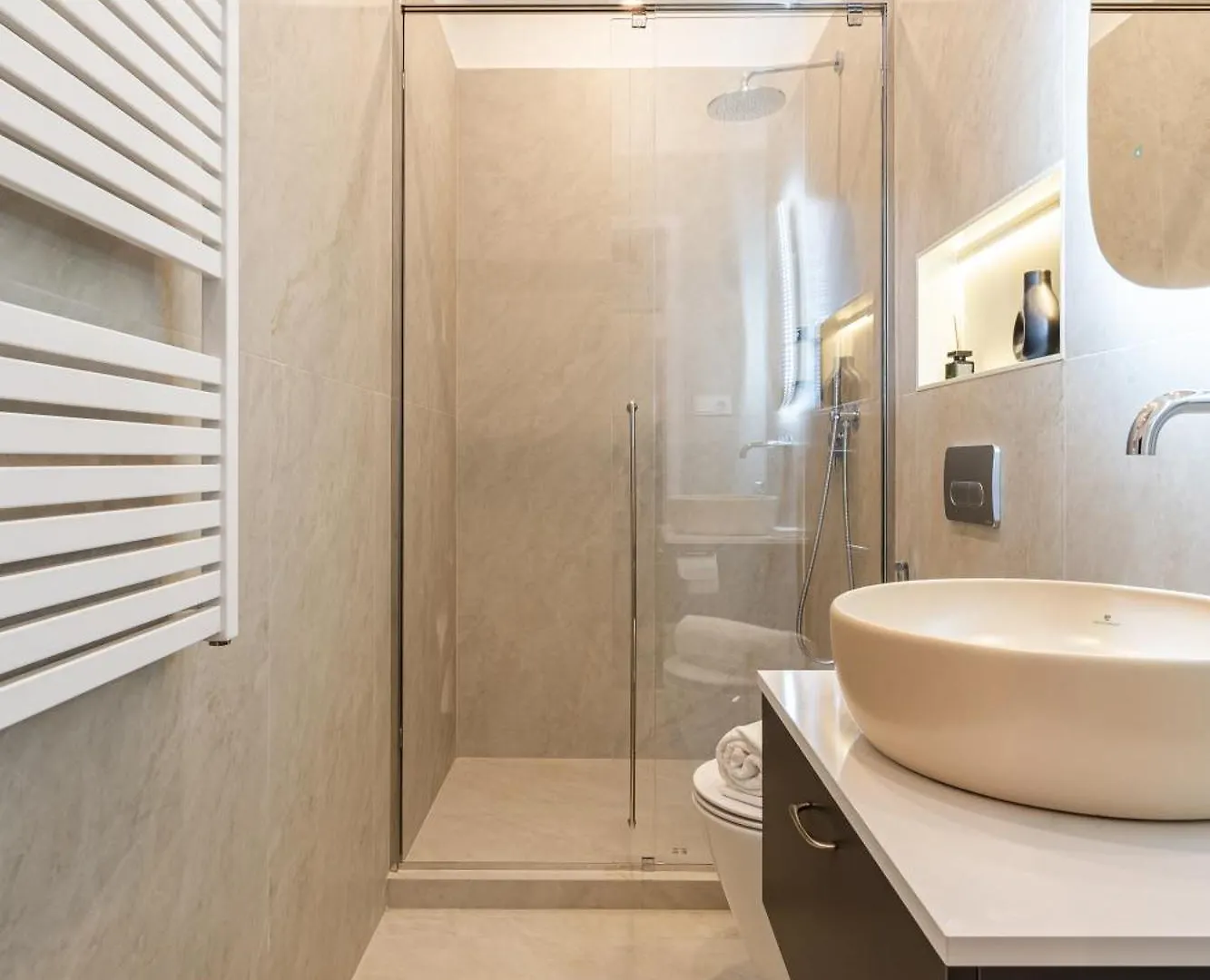Oasis Luxe Boutique Suites By Bqa Budapest 0*,  Hungary
