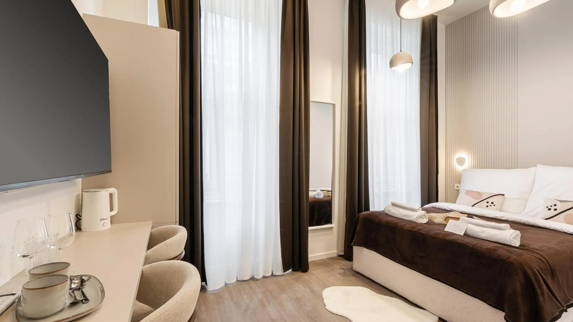 Bed & Breakfast Oasis Luxe Boutique Suites By Bqa Budapest Hungary
