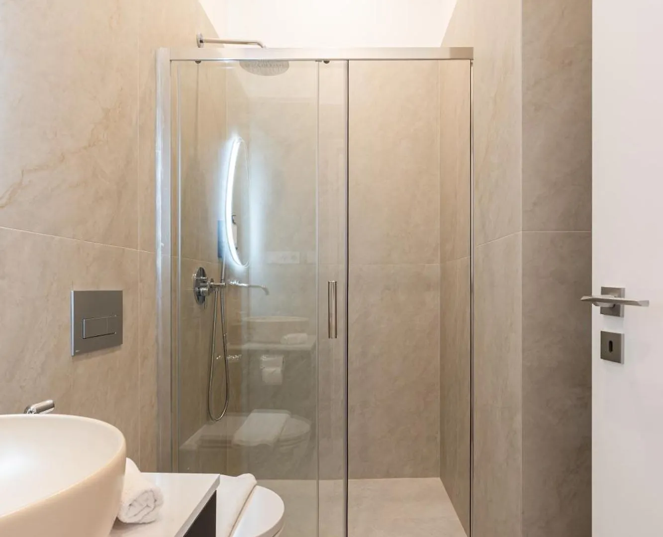 Oasis Luxe Boutique Suites By Bqa Budapest Hungary