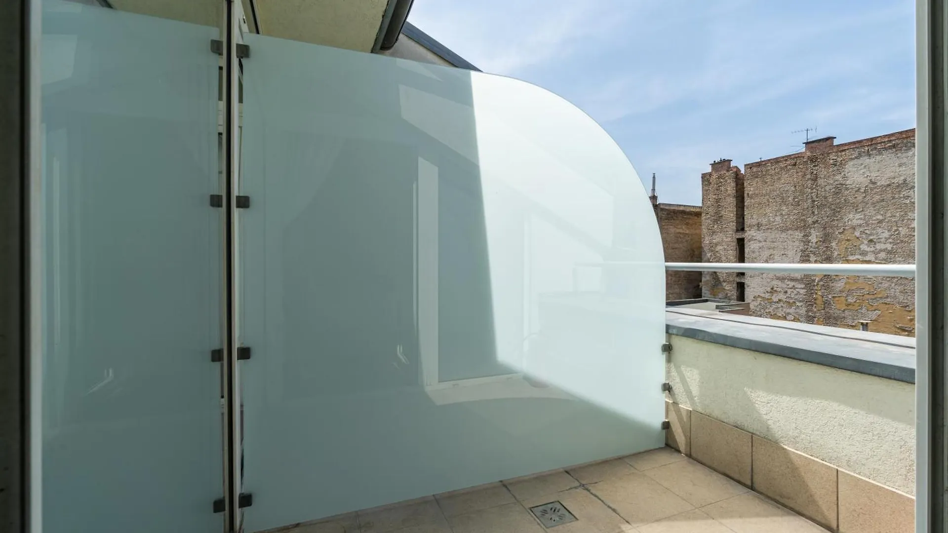 Oasis Luxe Boutique Suites By Bqa Budapest 0*,  Hungary