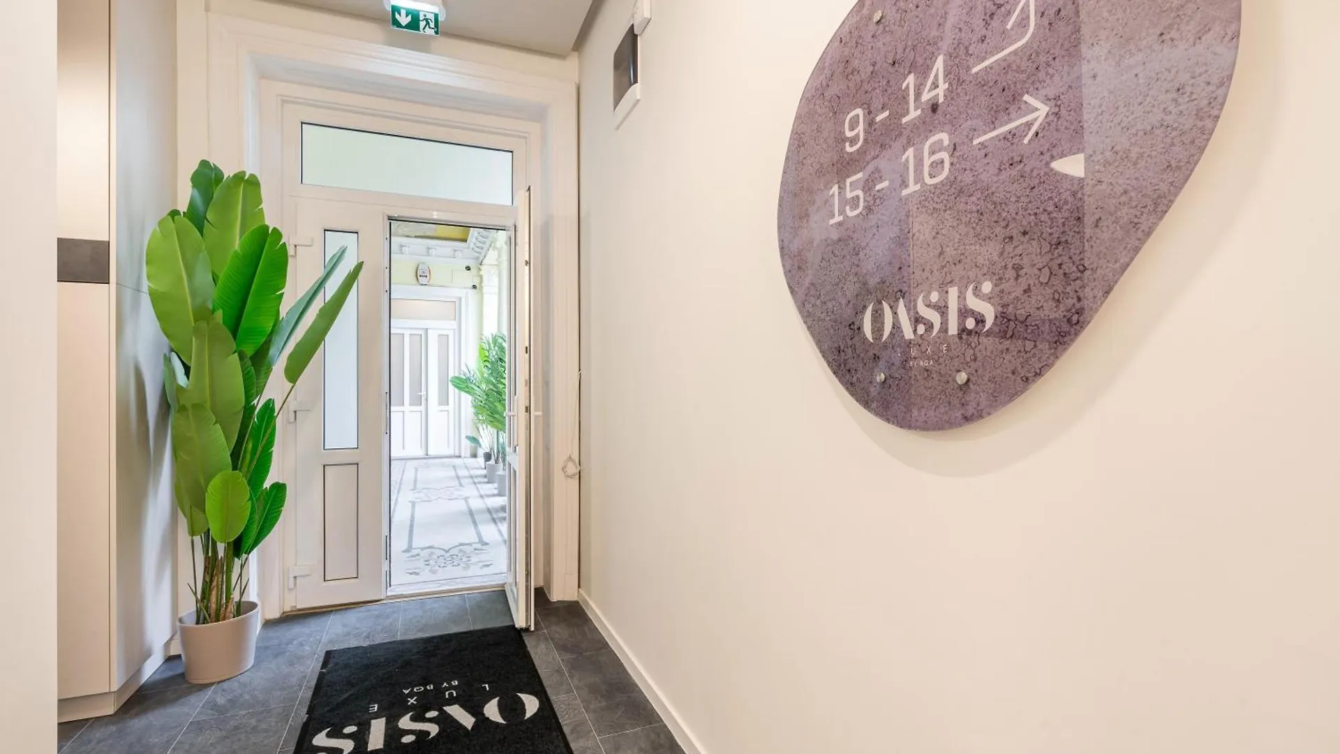 לינה וארוחת בוקר בודפשט Oasis Luxe Boutique Suites By Bqa