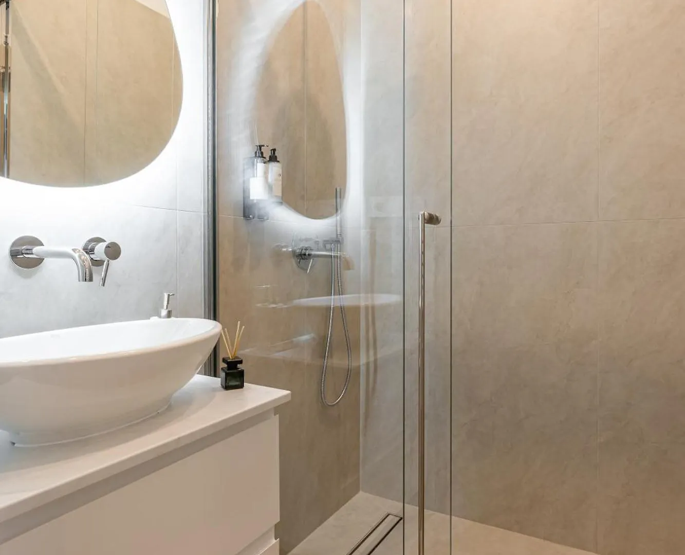 לינה וארוחת בוקר בודפשט Oasis Luxe Boutique Suites By Bqa הונגריה